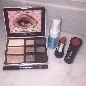 BRAND NEW MAKEUP SET/BAG! PLUS MASCARA!